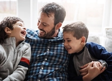 Del mimo a la conversación: Cómo mantener vivo y fuerte el vínculo con tus hijos